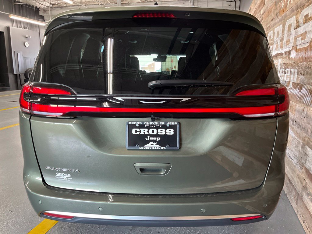New 2027 Chrysler Pacifica Select FWD image 21