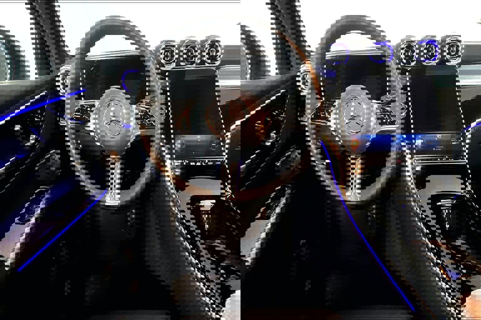 Used 2025 Mercedes-Benz GLC 300 4MATIC image 6