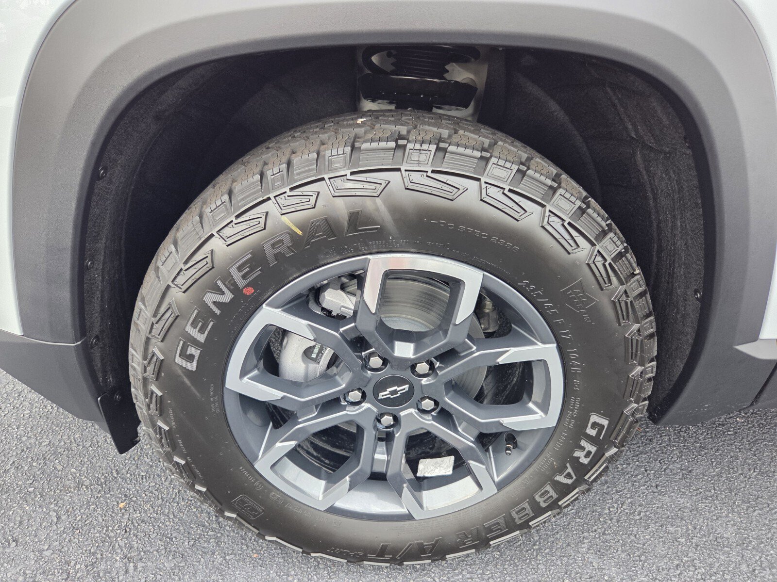 New 2027 Chevrolet Equinox ACTIV w/ Convenience Package III AWD/4WD image 4