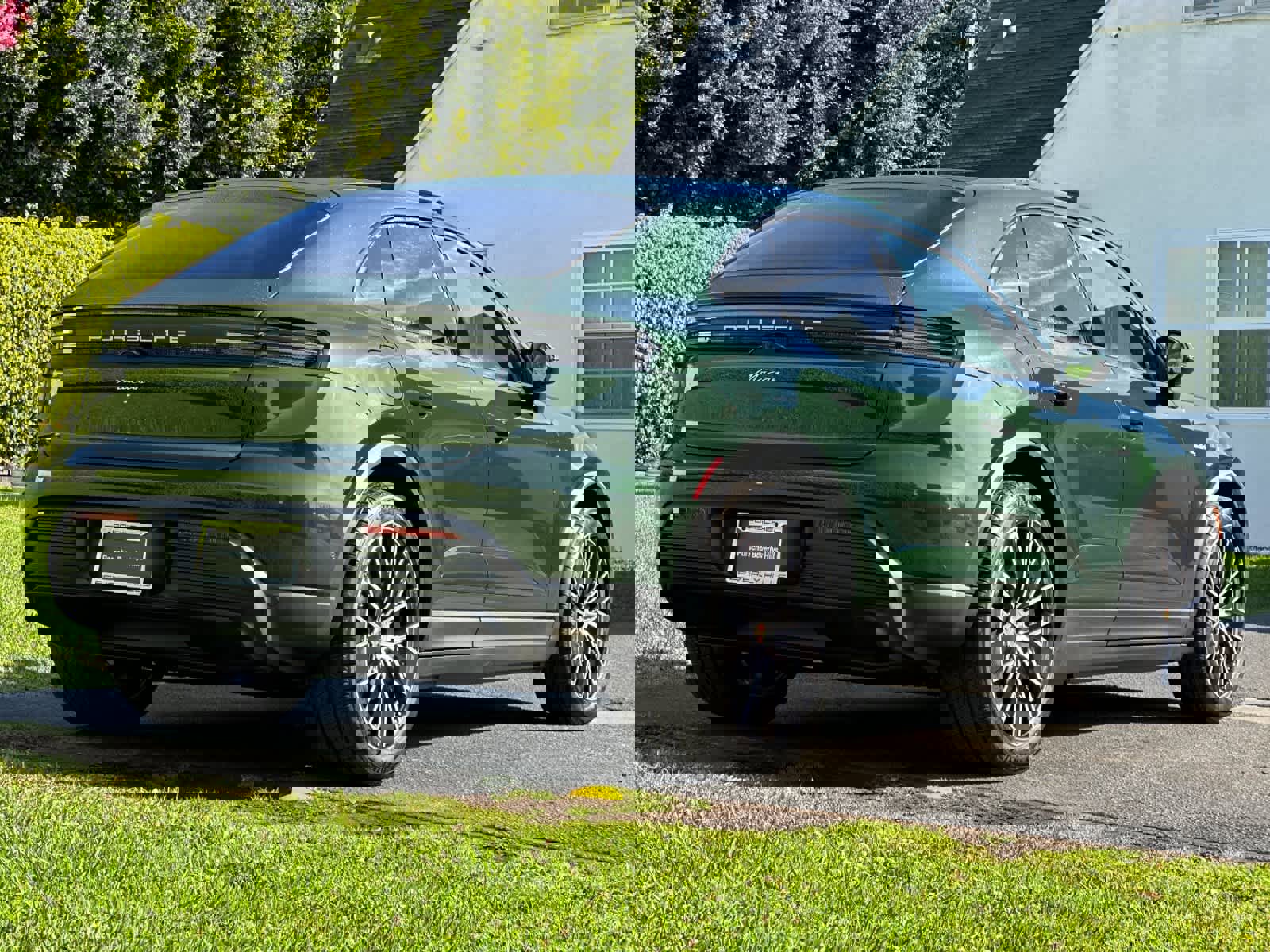 New 2026 Porsche Macan Electric image 8