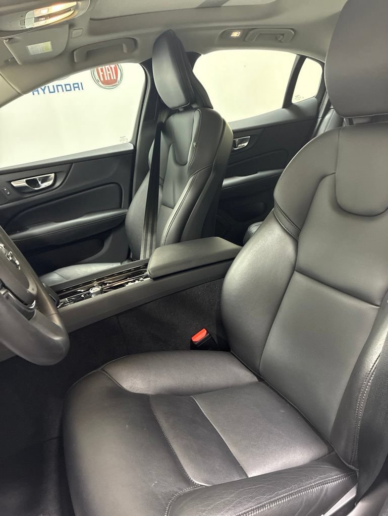 Used 2025 Volvo S60 B5 Core AWD/4WD image 9