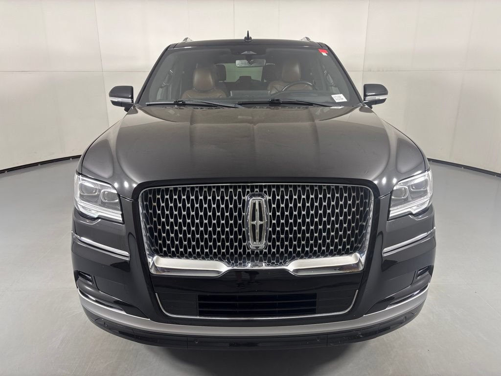 Used 2023 Lincoln Navigator L Reserve AWD/4WD image 3