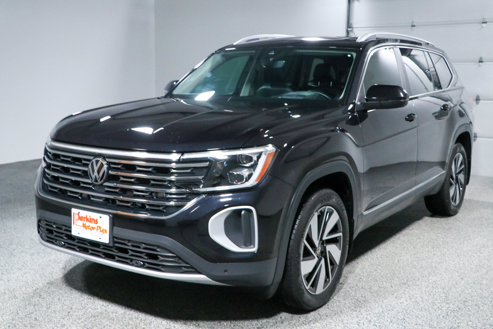Used 2024 Volkswagen Atlas SEL AWD/4WD image 34