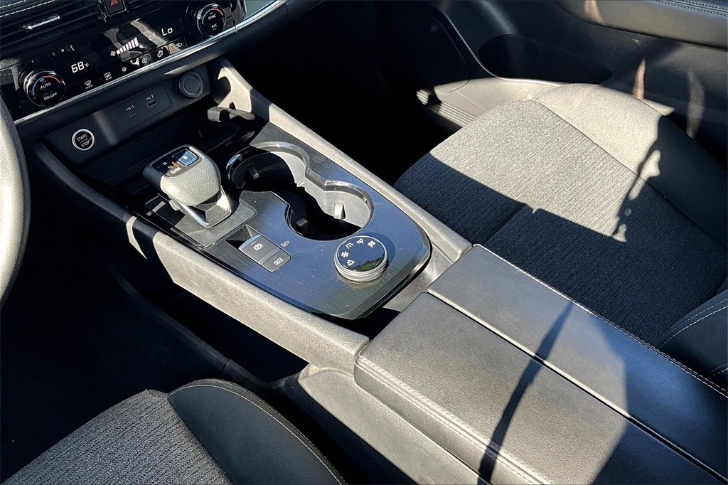 Used 2021 Nissan Rogue SV image 15