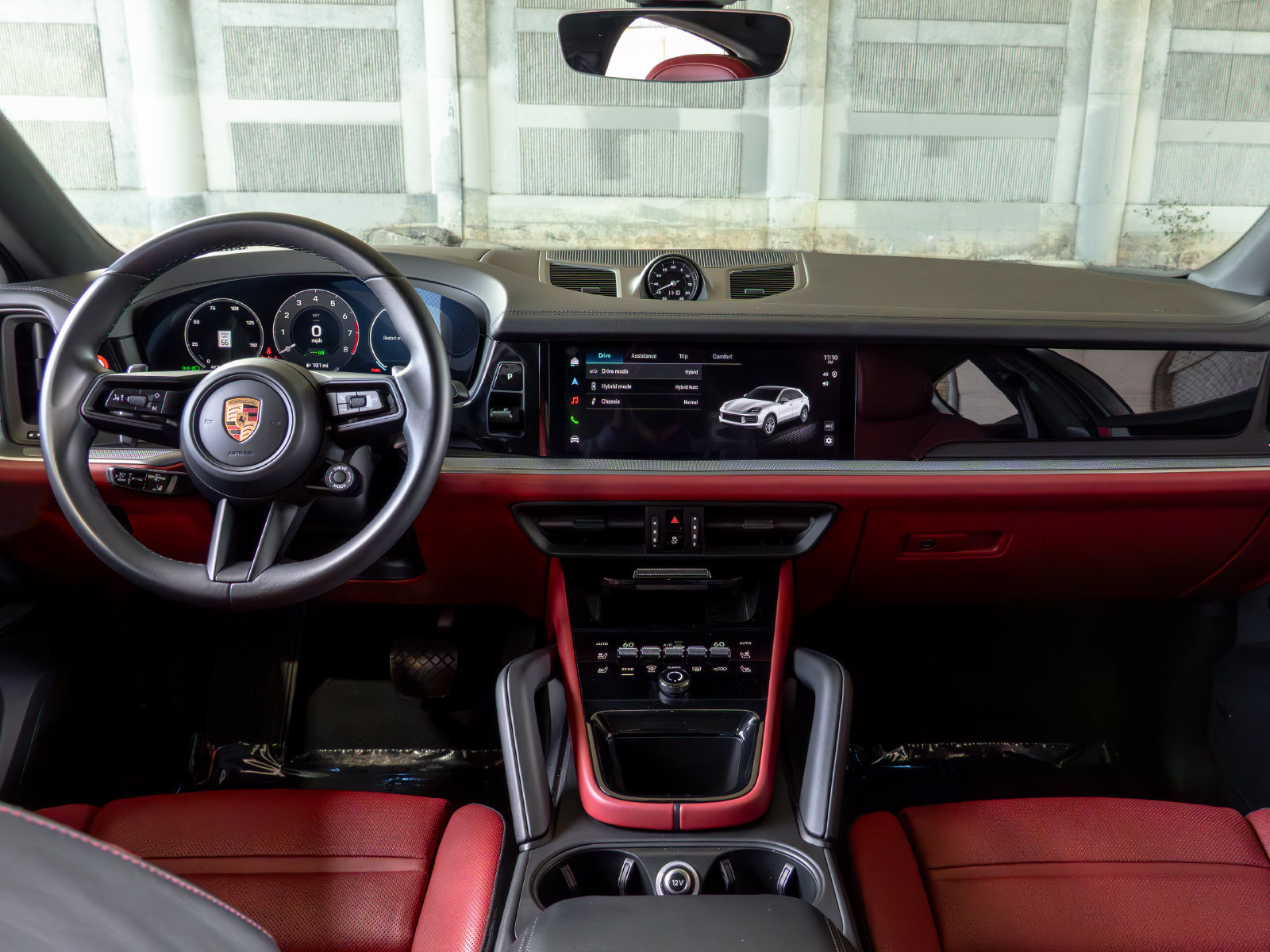 Certified 2025 Porsche Cayenne E-Hybrid Coupe w/ Premium Package Plus AWD/4WD image 39