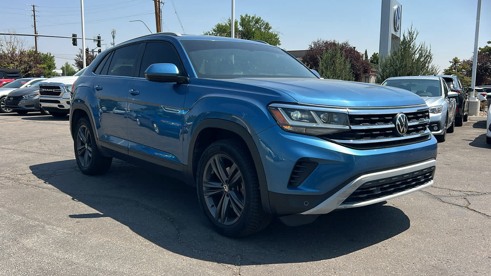 Used 2020 Volkswagen Atlas Cross Sport SE AWD/4WD image 3