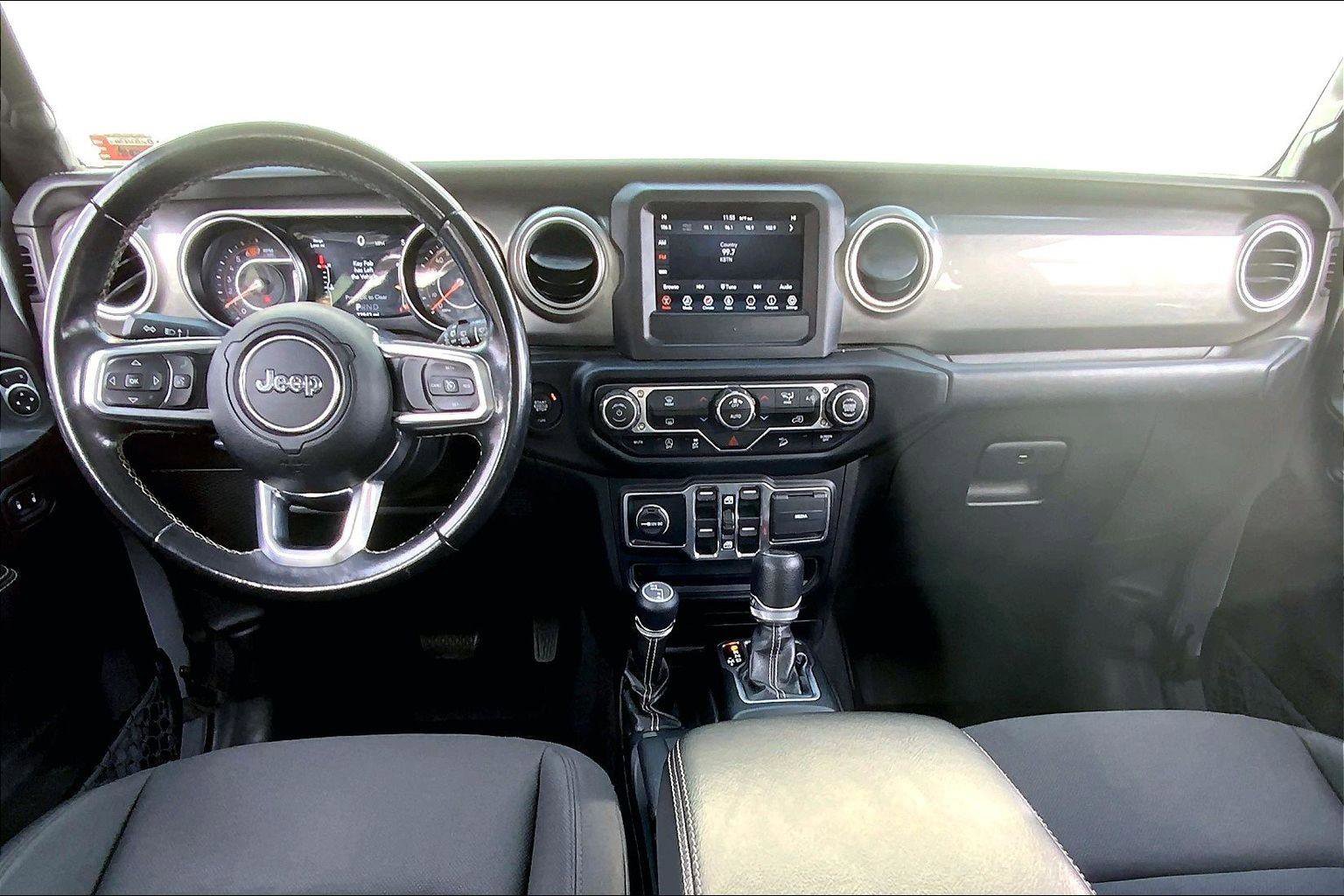 Used 2019 Jeep Wrangler Unlimited Sahara image 12