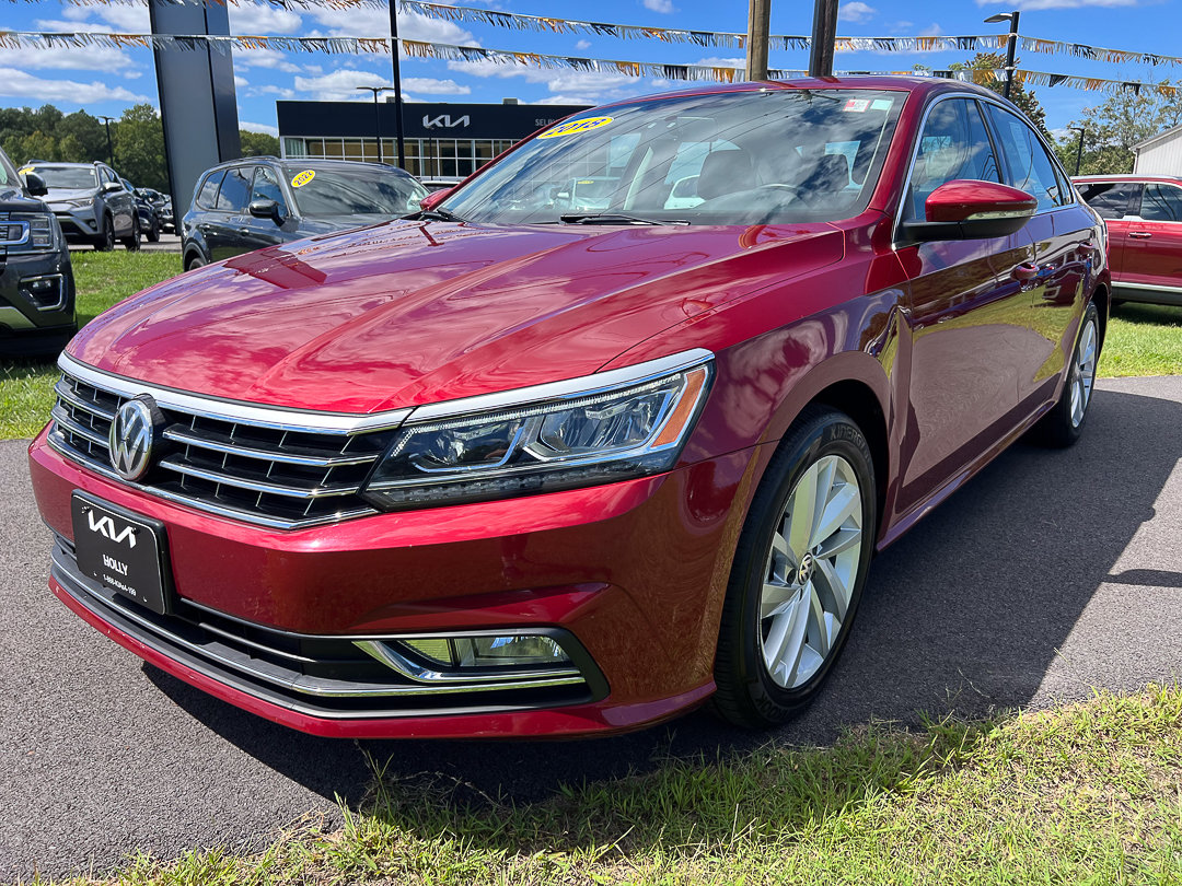 Used 2018 Volkswagen Passat 2.0T SE w/ SE Lighting Package FWD image 2