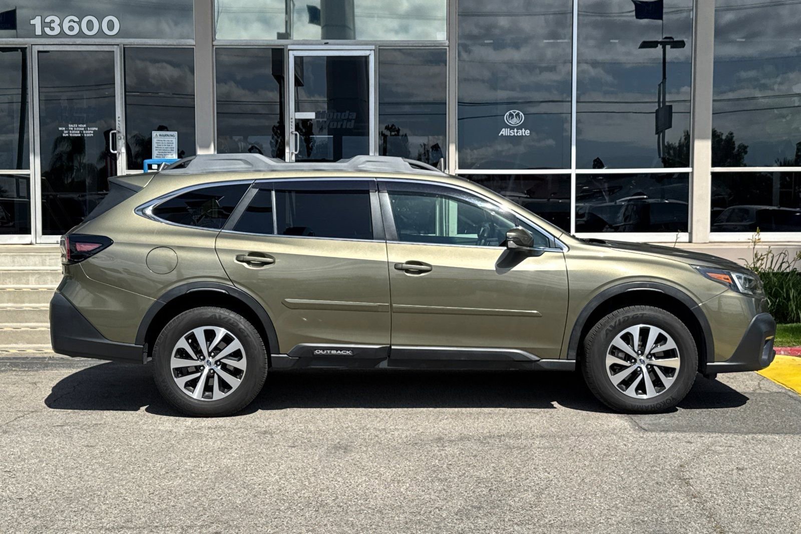 Used 2021 Subaru Outback Premium w/ Popular Package #1 AWD/4WD image 4