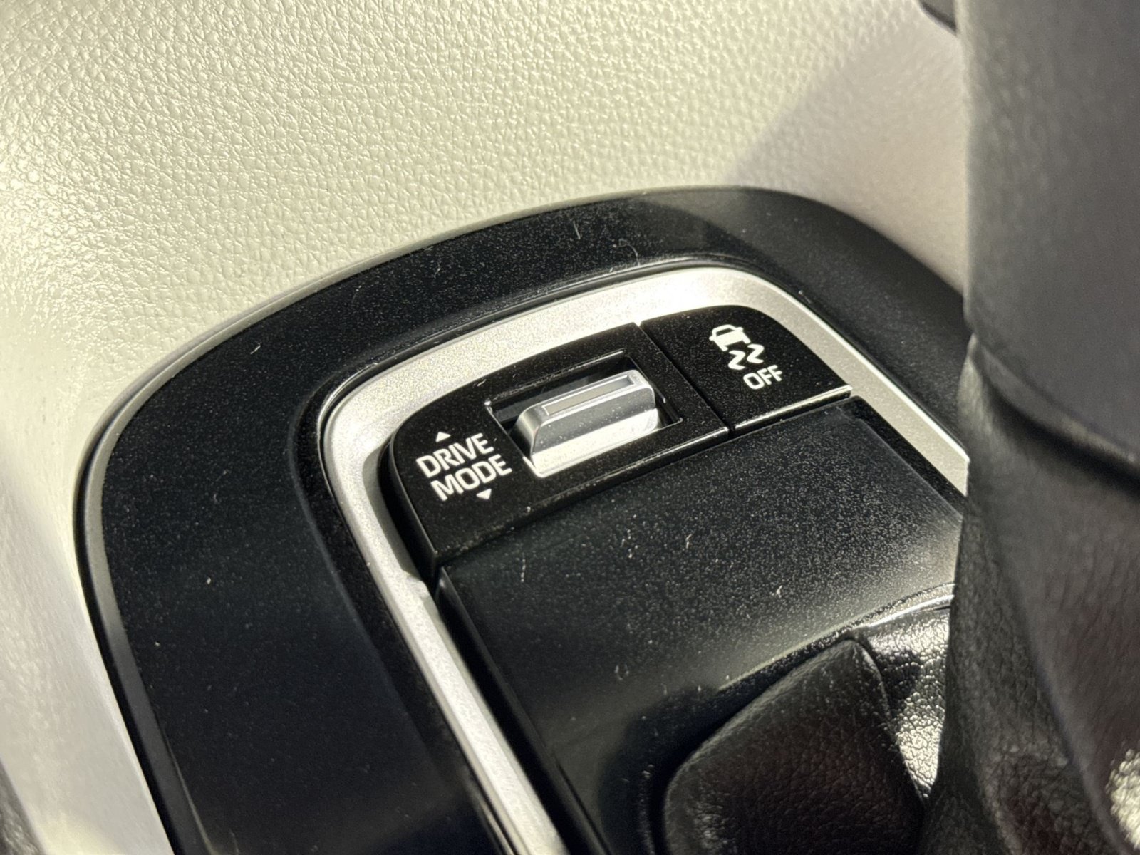 Used 2024 Toyota Corolla SE w/ SE Convenience Package FWD image 43