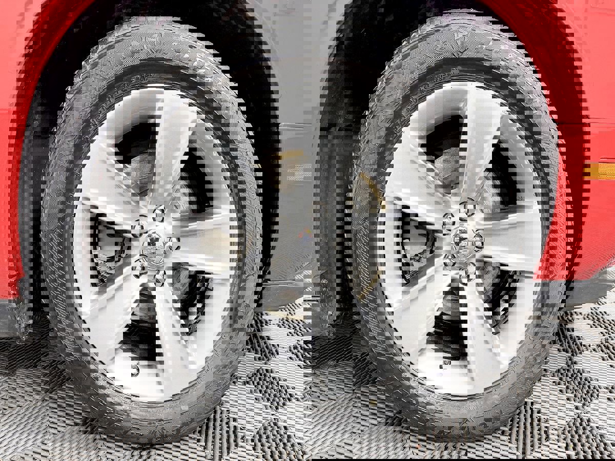 Used 2015 Dodge Challenger SXT w/ Driver Convenience Group RWD image 25