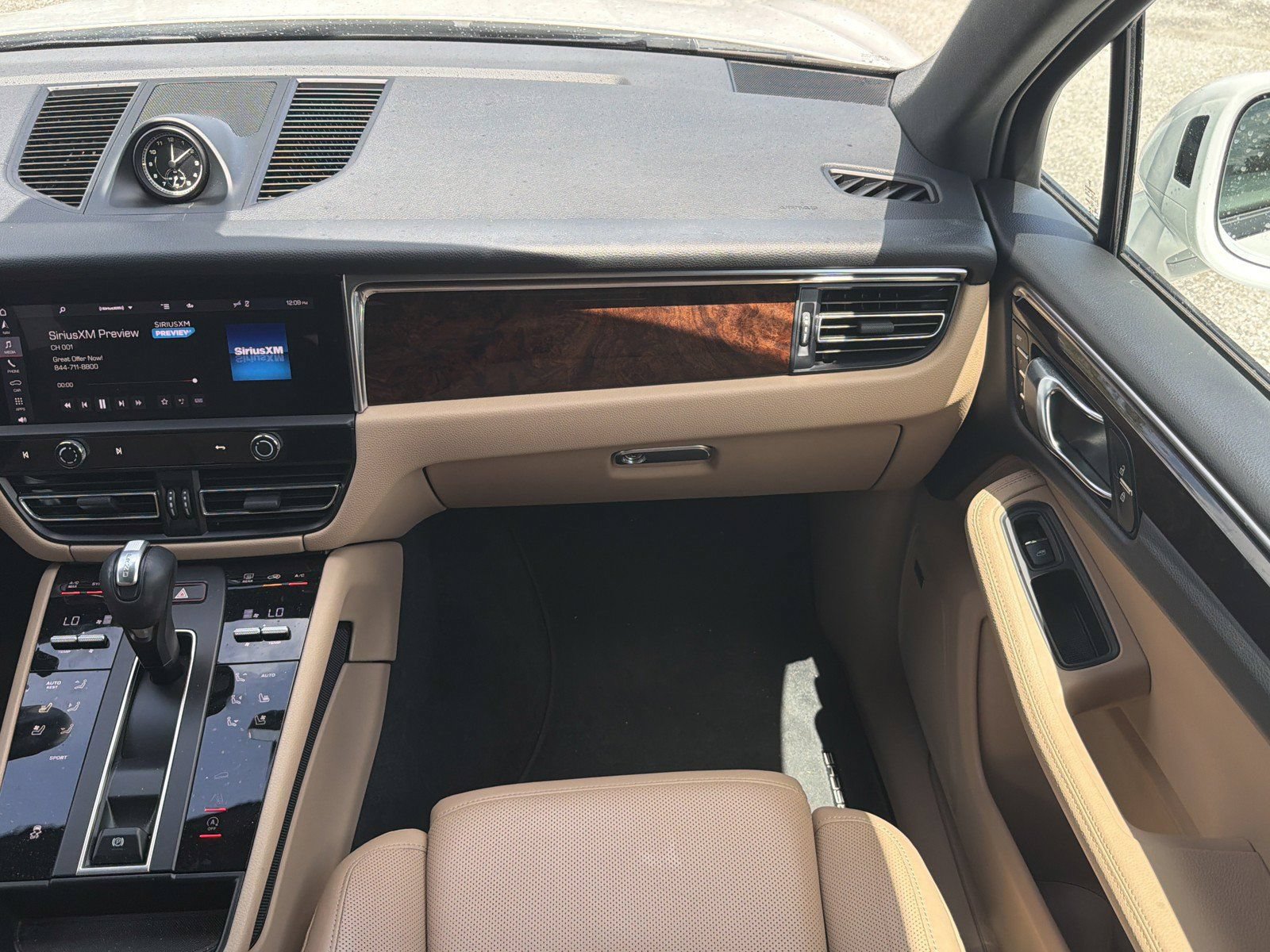 Used 2024 Porsche Macan AWD/4WD image 17