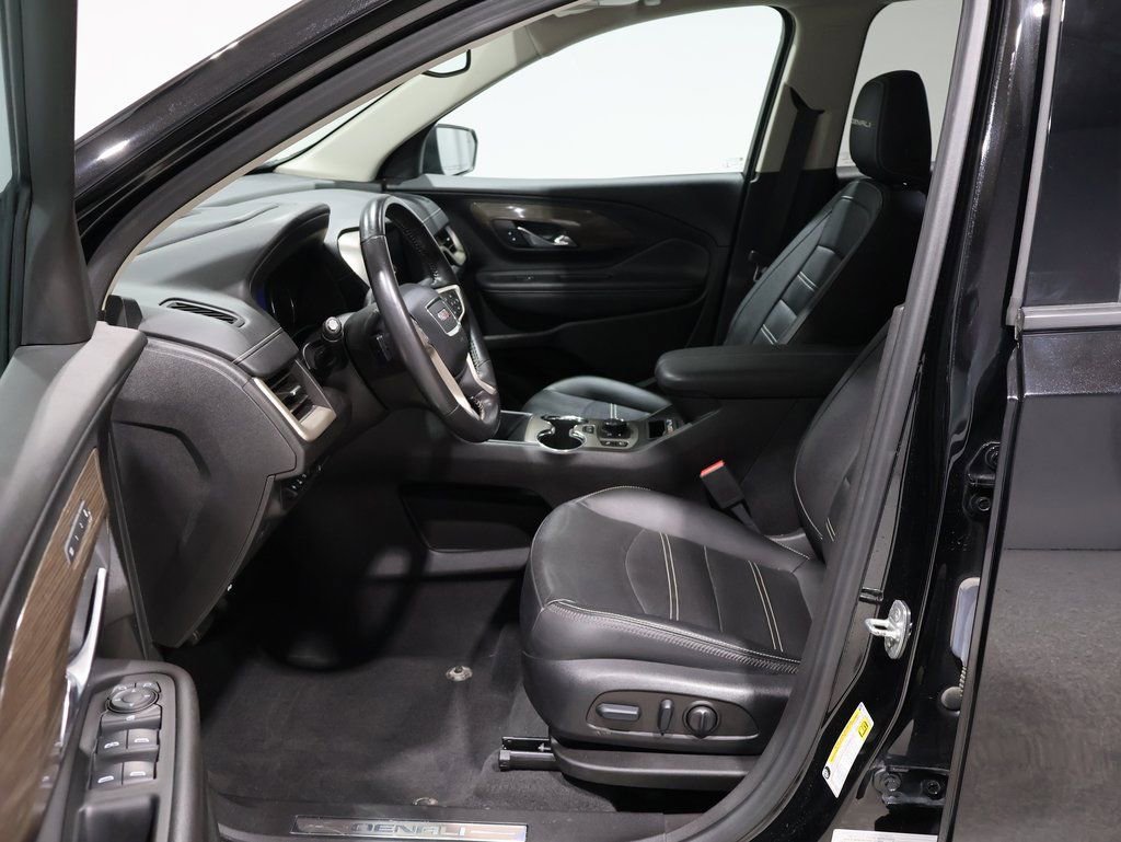 Used 2022 GMC Terrain Denali w/ Black Diamond Edition image 10