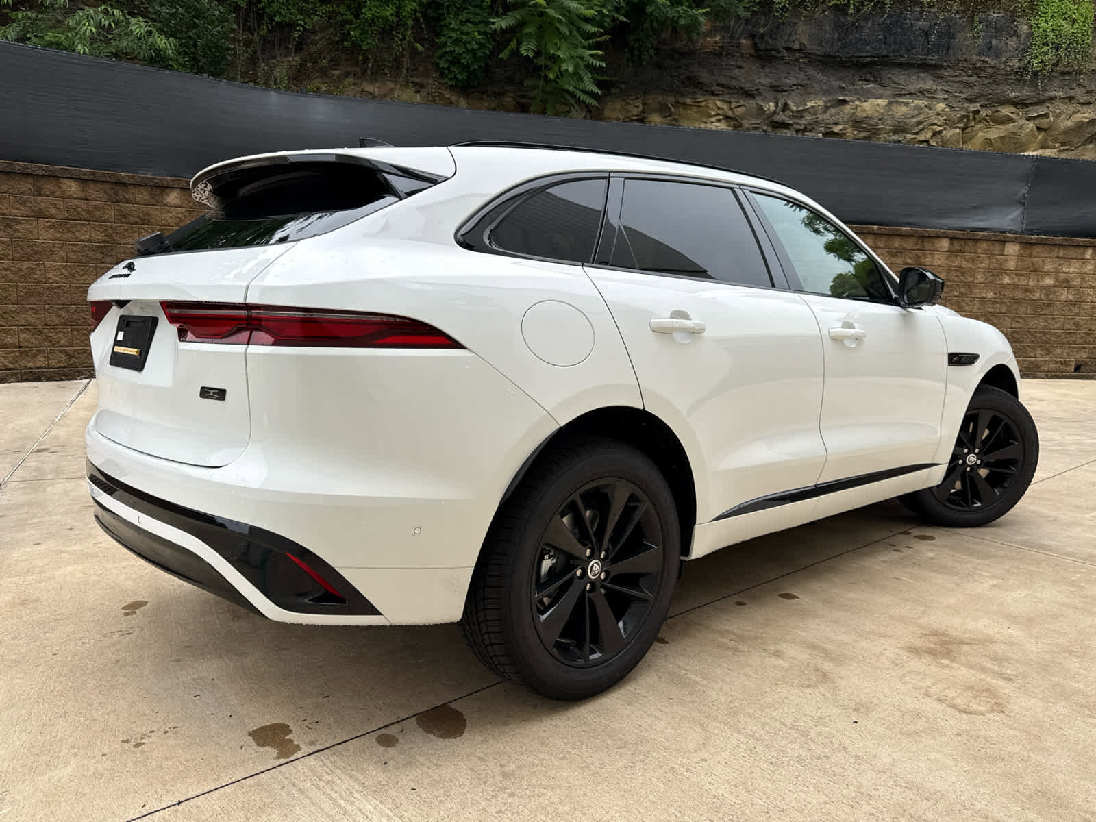 New 2026 Jaguar F-PACE R-Dynamic S image 3