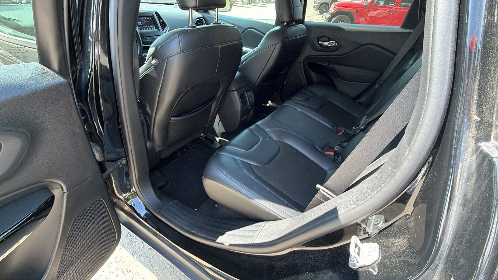 Used 2021 Jeep Cherokee Latitude Plus FWD image 22