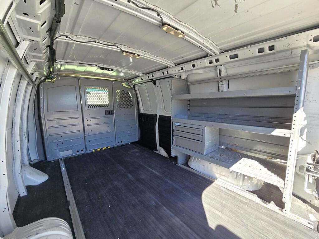 Used 2016 Chevrolet Express 2500 image 11