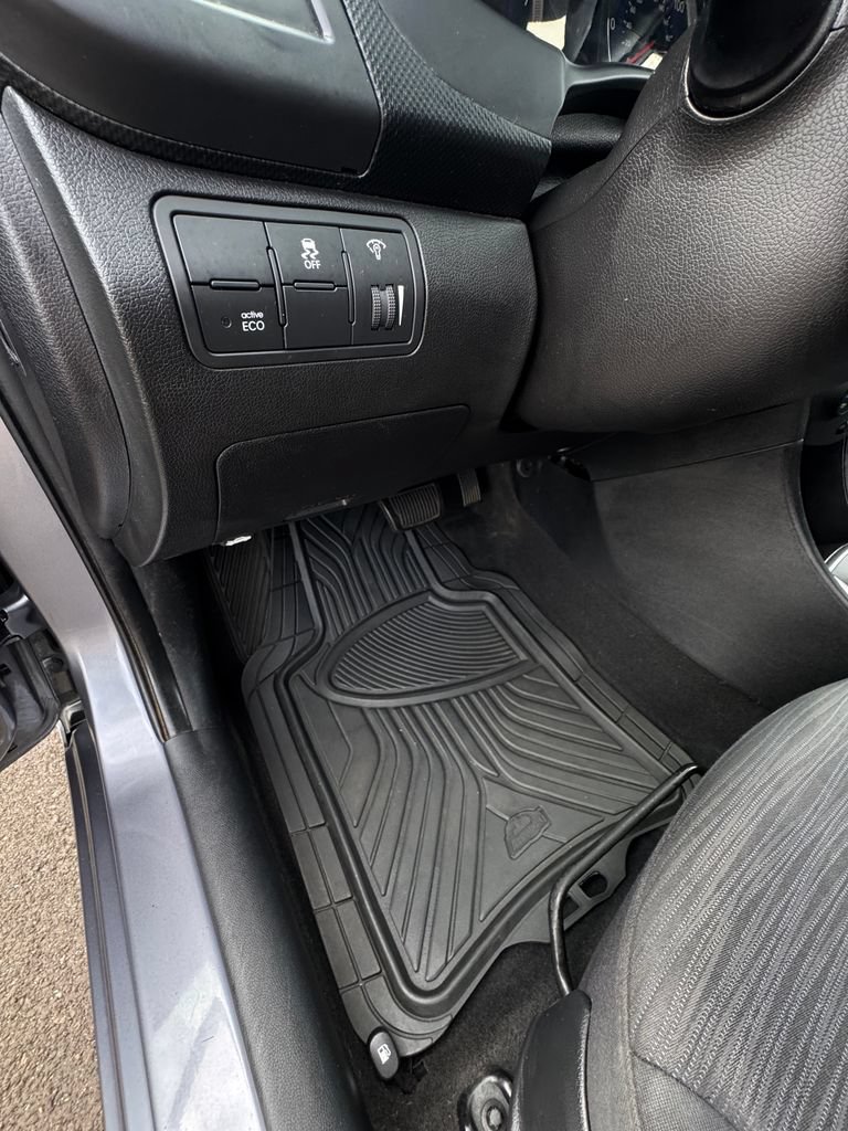 Used 2017 Hyundai Accent SE FWD image 15