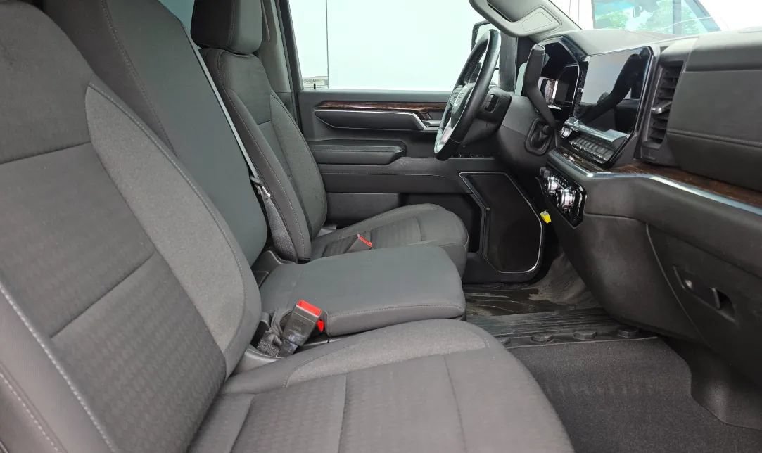 Used 2024 GMC Sierra 2500 SLE w/ SLE Value Package; AWD/4WD image 3
