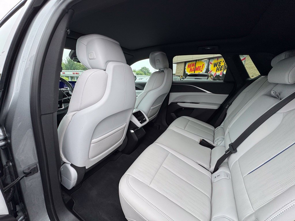 Used 2025 Cadillac Lyriq Sport AWD/4WD image 10