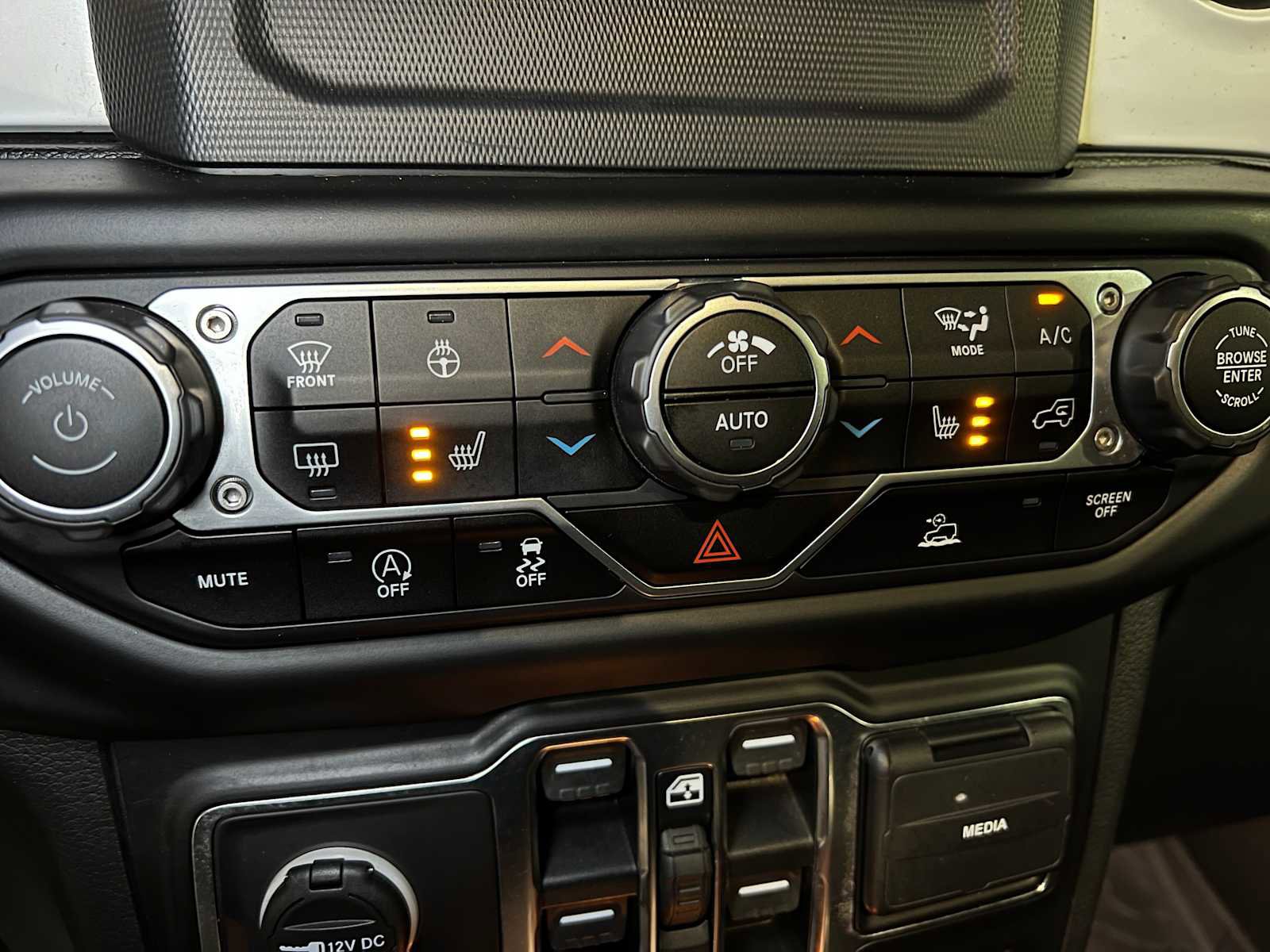 Used 2021 Jeep Wrangler Unlimited Islander image 33