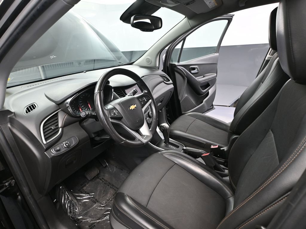 Used 2020 Chevrolet Trax LT w/ LT Convenience Package AWD/4WD image 21
