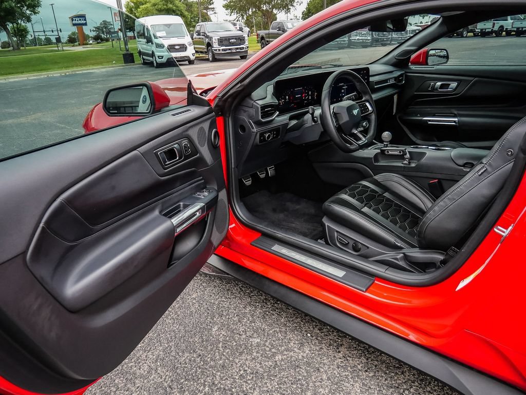 Used 2025 Ford Mustang GT Premium w/ GT Performance Package RWD image 41