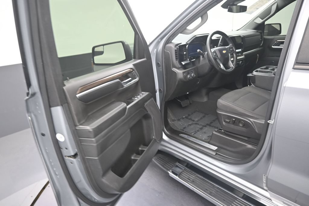 Used 2024 Chevrolet Silverado 1500 LT RWD image 10