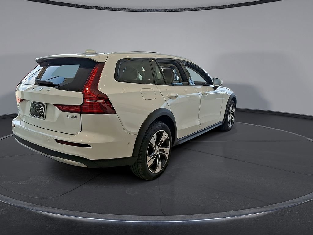 Certified 2025 Volvo V60 B5 Cross Country Plus AWD/4WD image 31