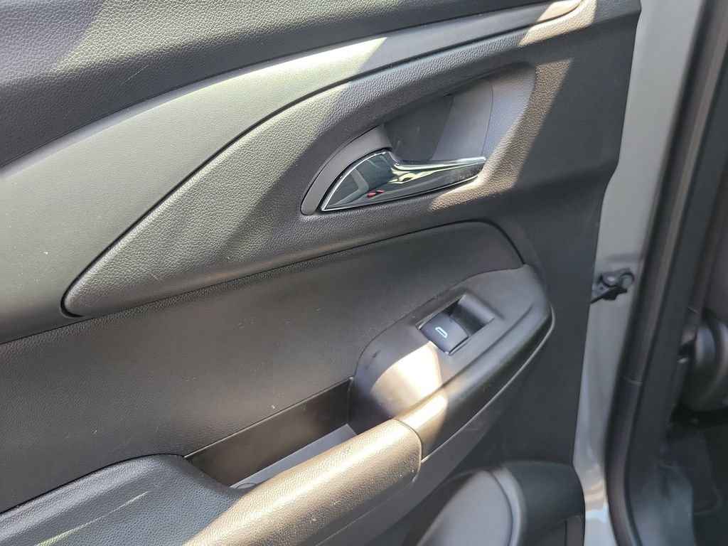 Used 2025 Chevrolet TrailBlazer LS w/ LS Confidence Package FWD image 19