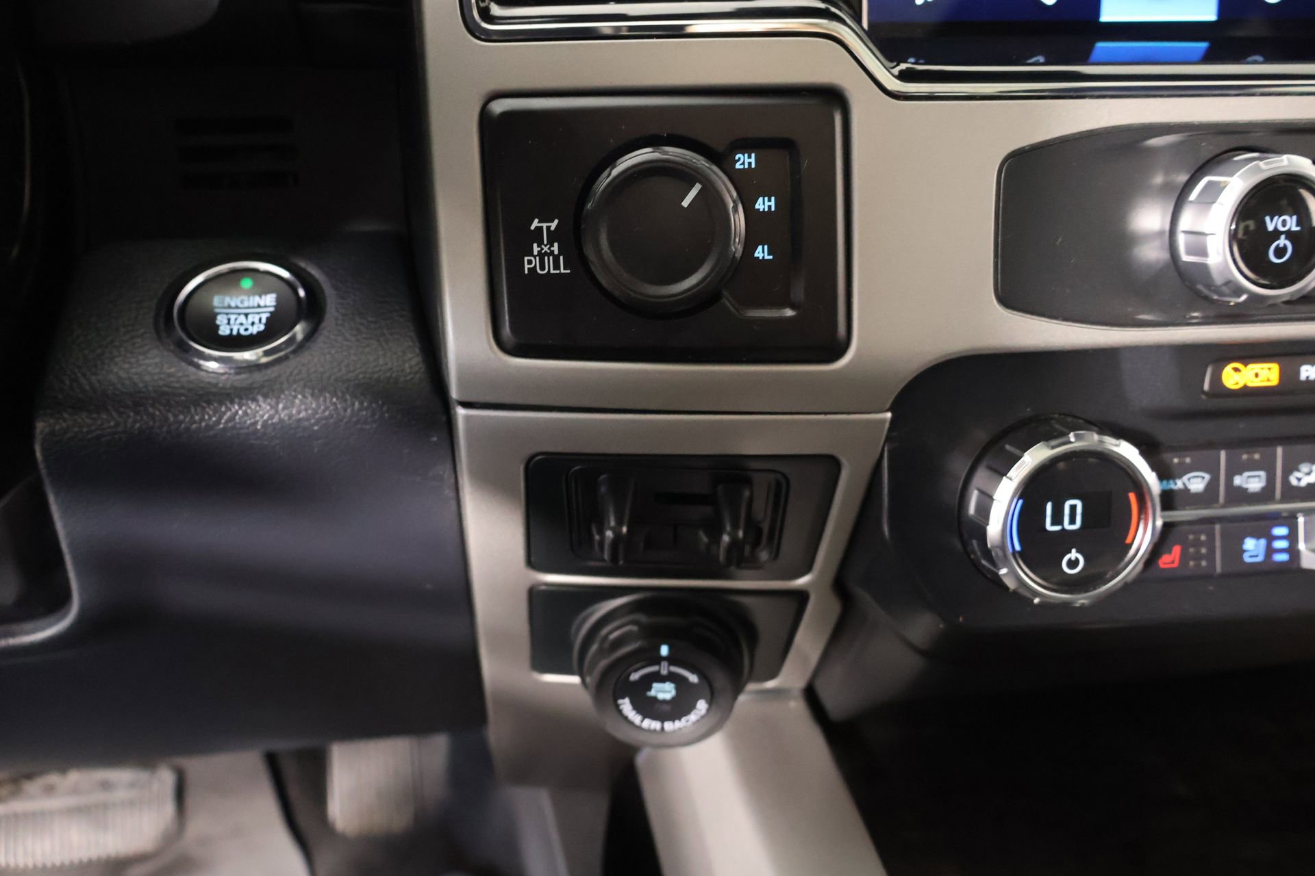 Used 2022 Ford F250 Lariat w/ Black Appearance Package image 9