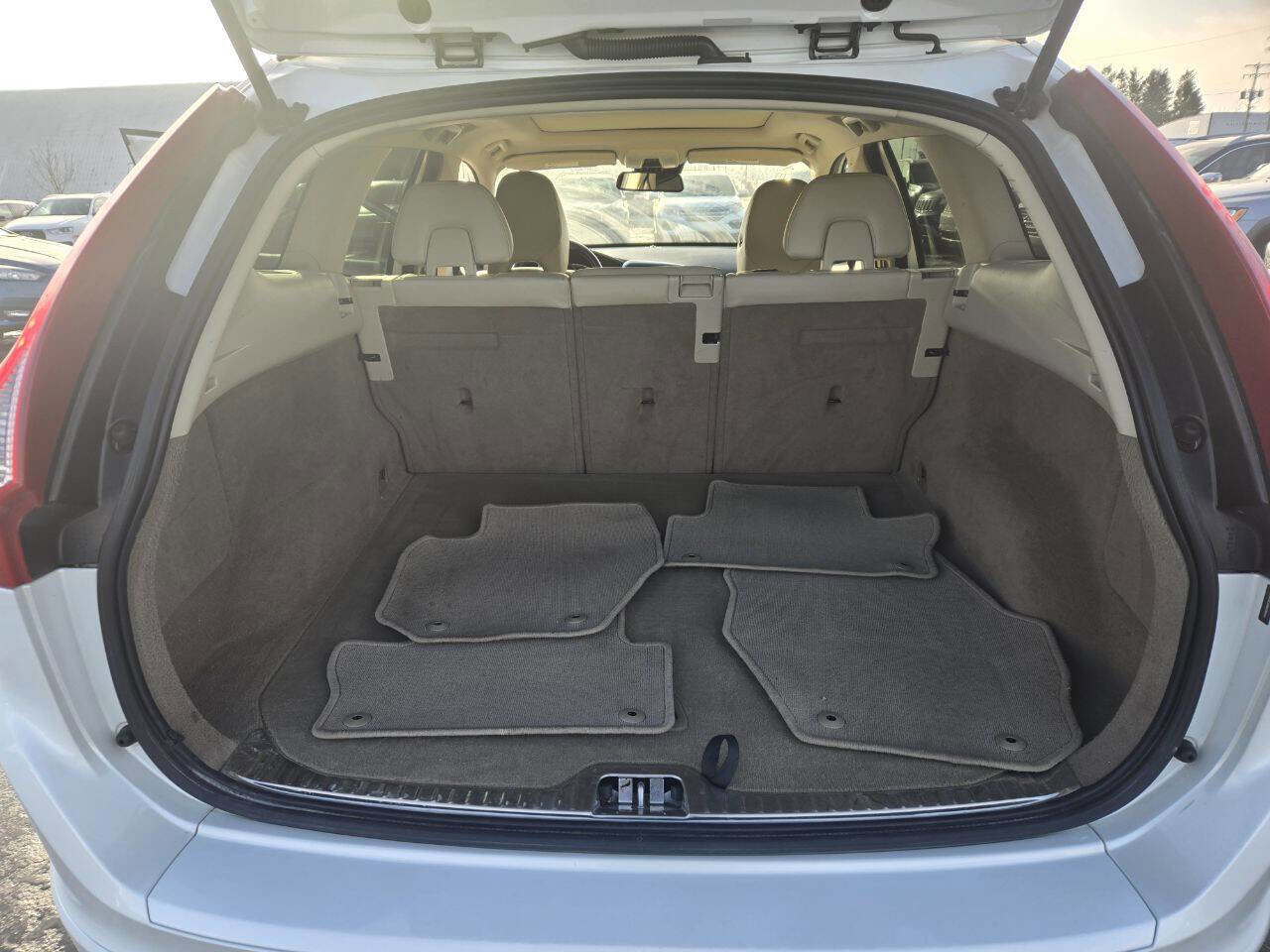 Used 2015 Volvo XC60 T6 image 23