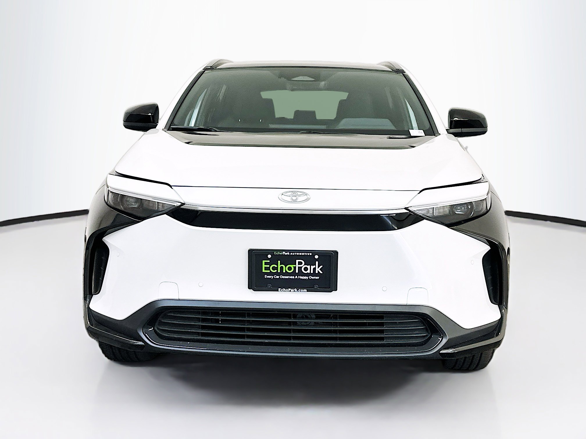 Used 2025 Toyota bZ4X AWD w/ Weather Package image 2