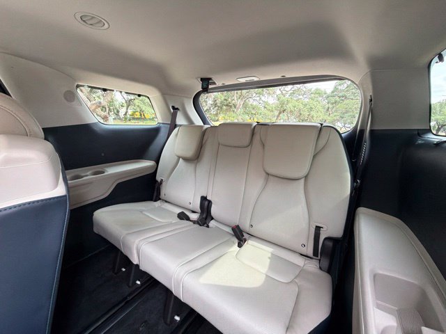 Used 2025 Kia Carnival EX FWD image 17