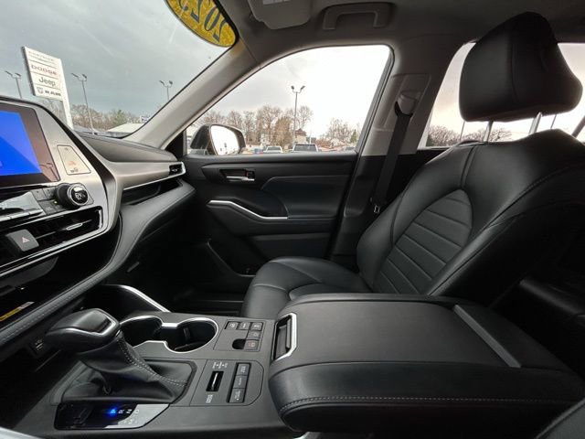 Used 2023 Toyota Highlander XLE image 52