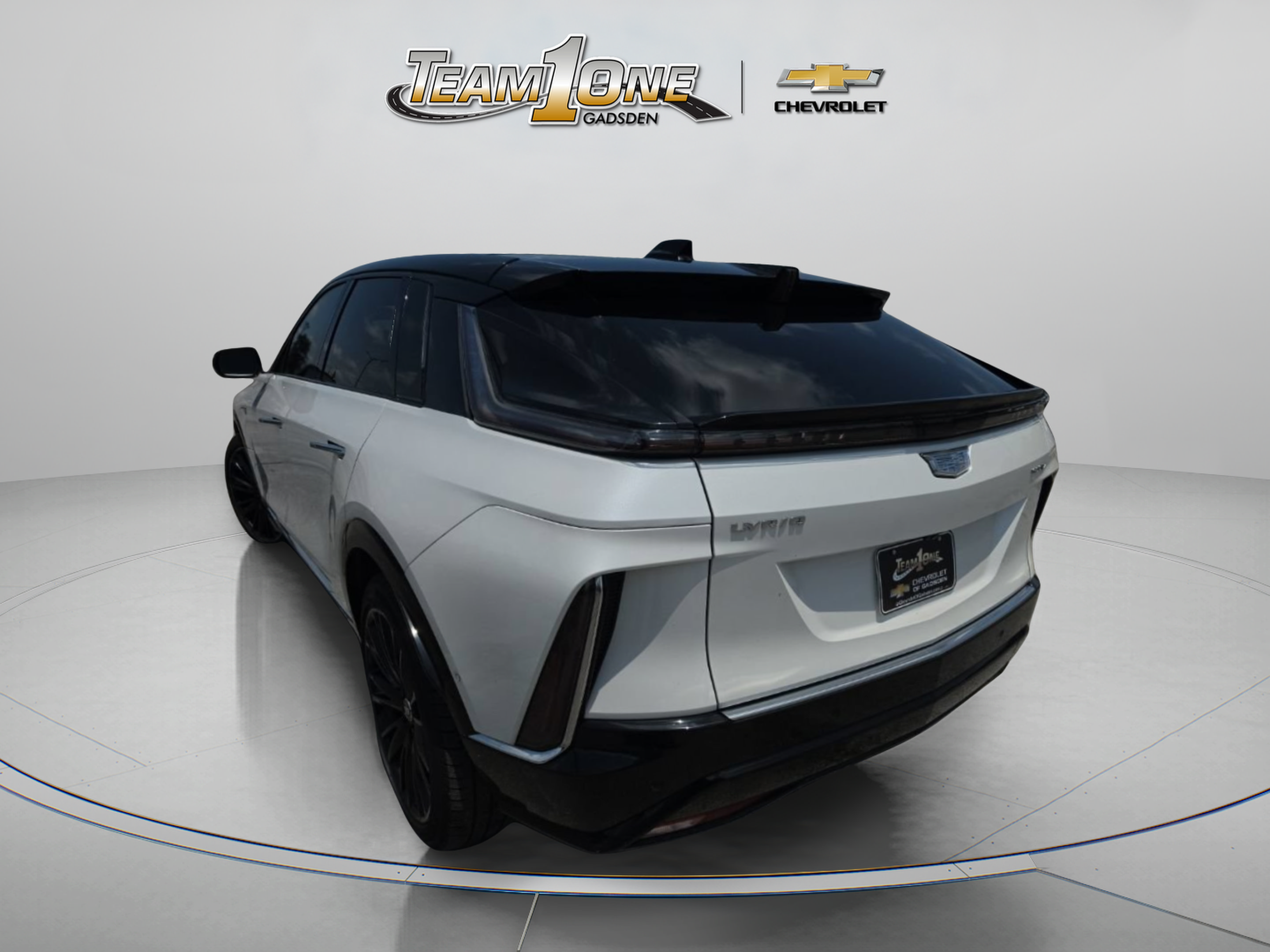 Used 2025 Cadillac Lyriq Luxury w/ LPO, Floor Liner Package AWD/4WD image 6