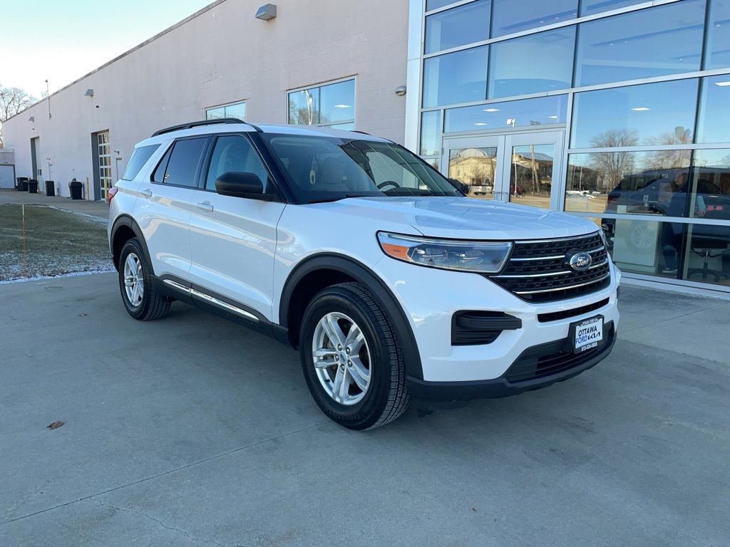 Used 2023 Ford Explorer XLT image 1