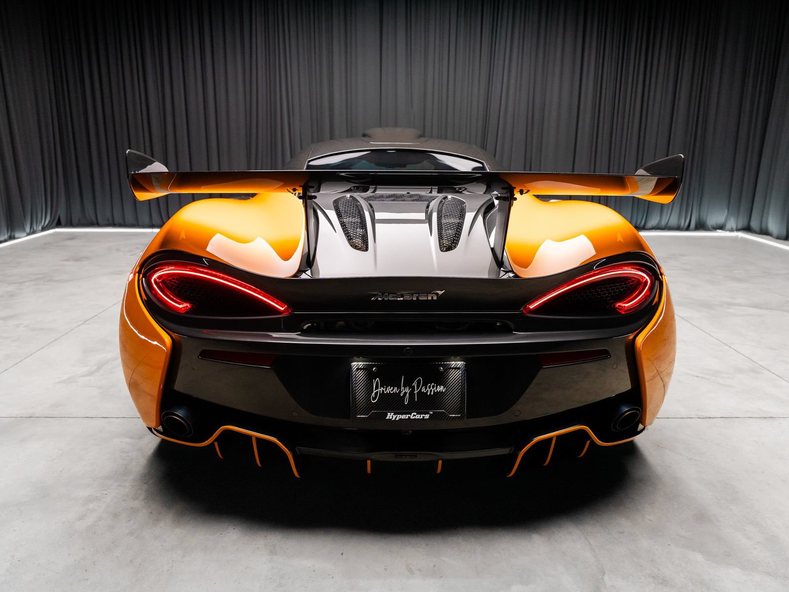 Used 2020 McLaren 620R RWD image 14