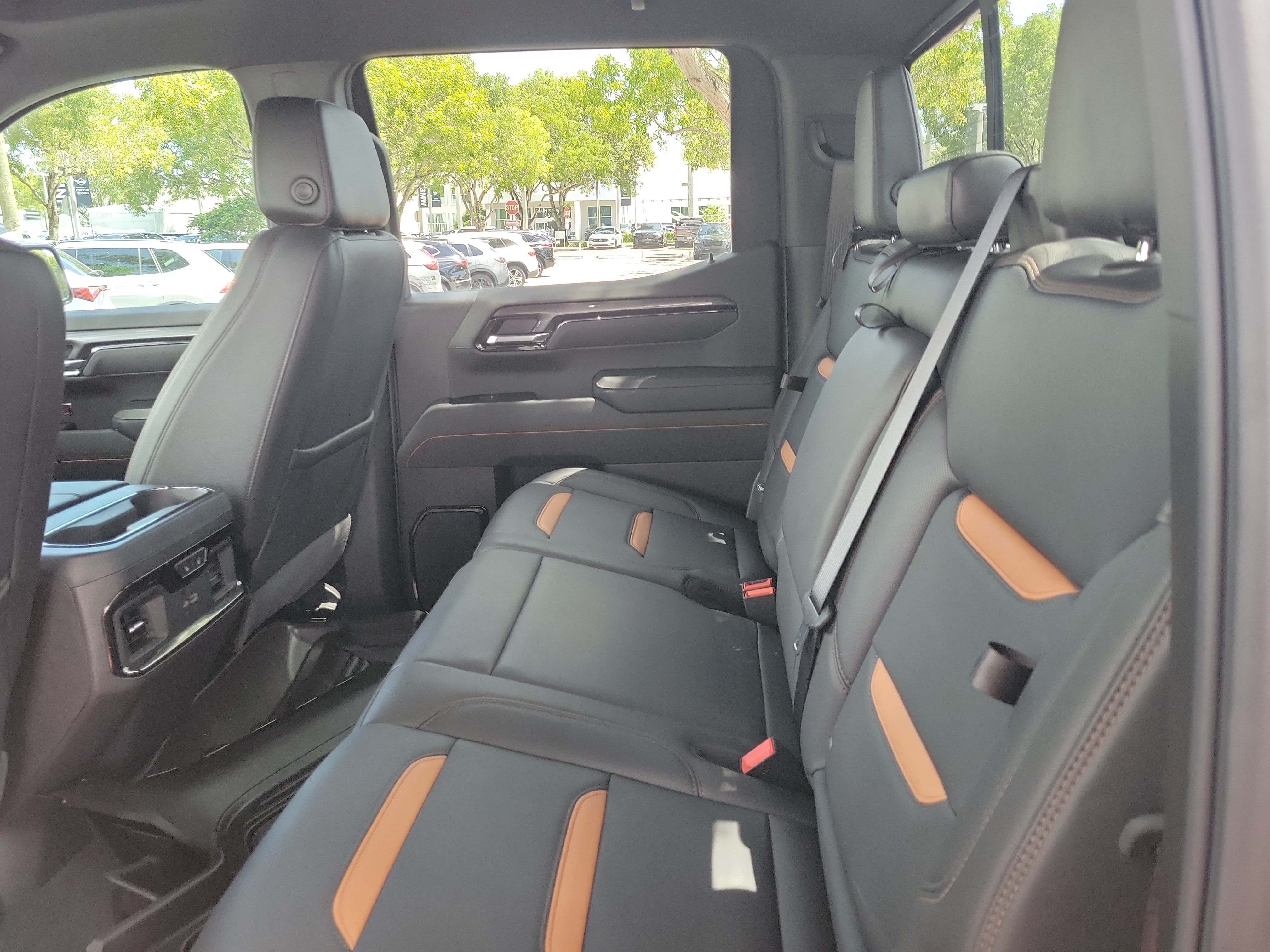 Used 2025 GMC Sierra 1500 AT4 w/ AT4 Premium Package AWD/4WD image 8