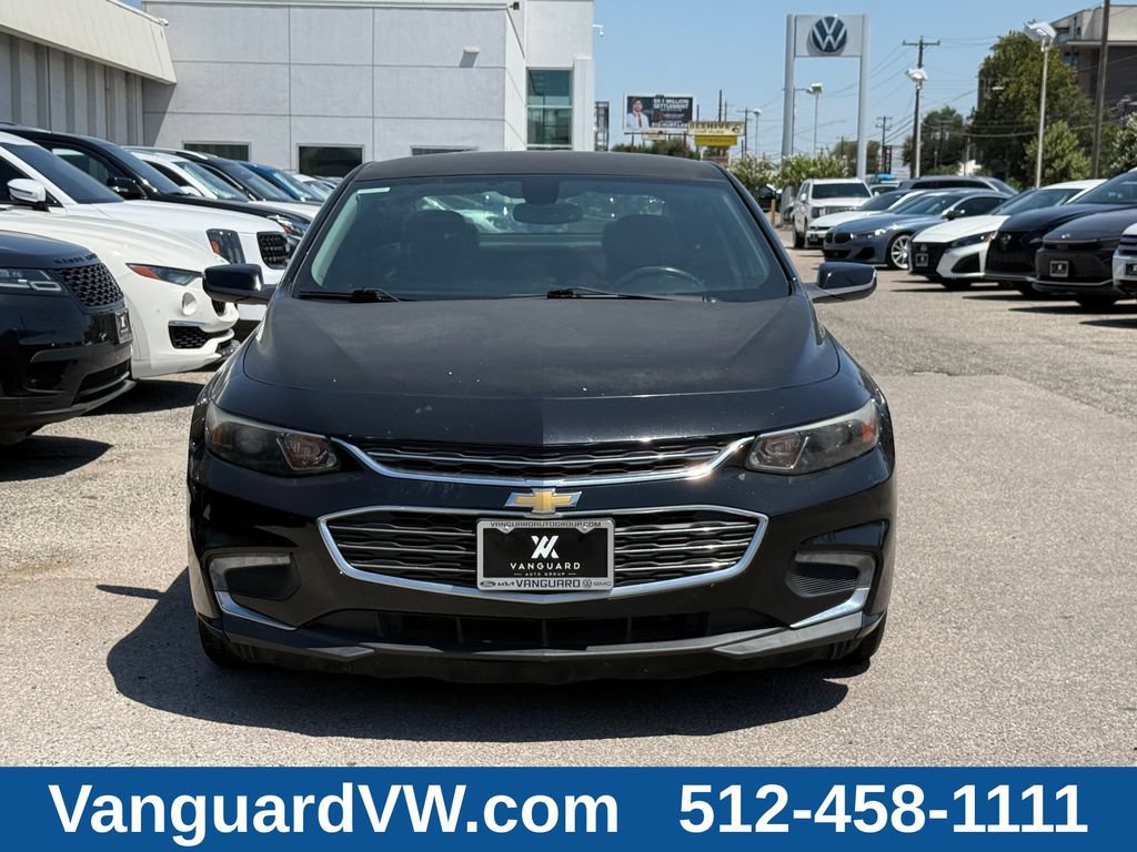 Used 2017 Chevrolet Malibu LT w/ Leather Package FWD image 3