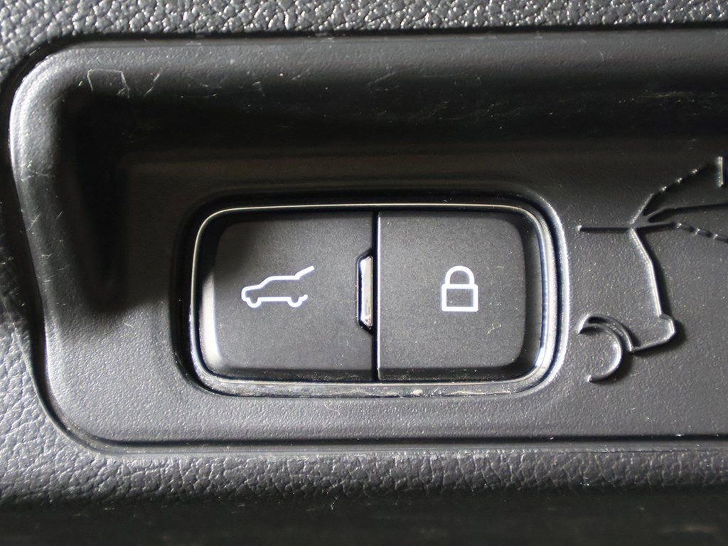 Used 2022 Ford Explorer XLT image 15