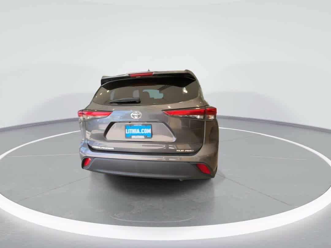 Certified 2021 Toyota Highlander XLE AWD/4WD image 7