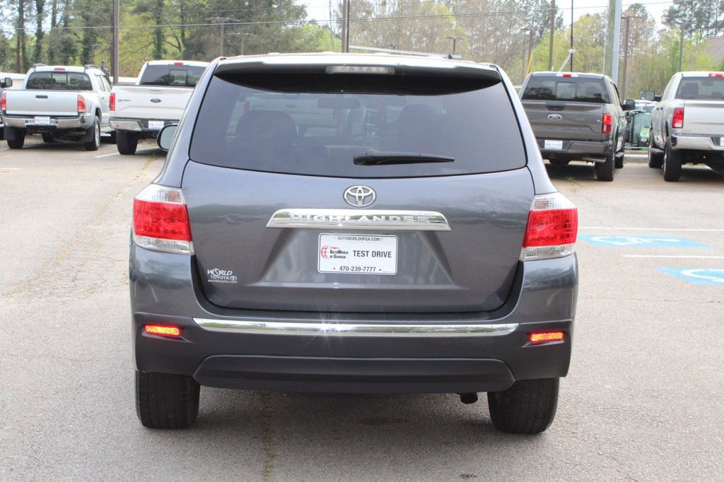 Used 2013 Toyota Highlander Plus w/ Cold Weather Pkg image 6
