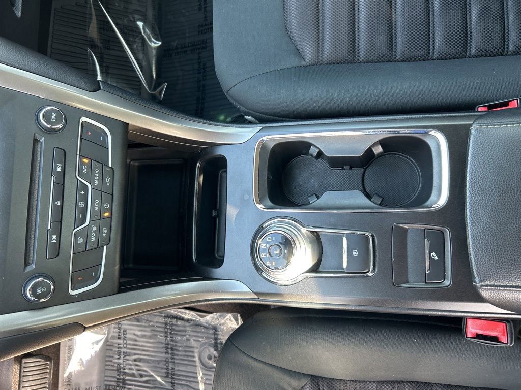 Used 2018 Ford Fusion SE w/ Fusion SE Technology Package image 17