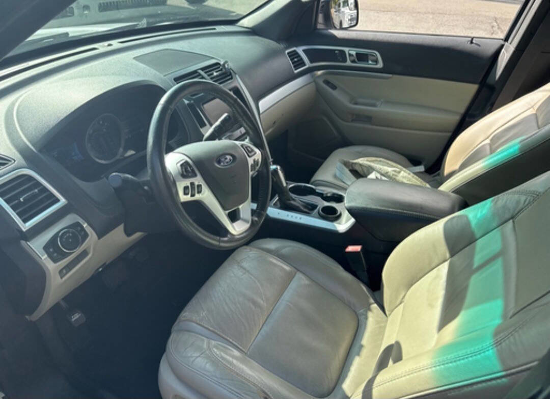 Used 2015 Ford Explorer XLT w/ Equipment Group 202B image 12