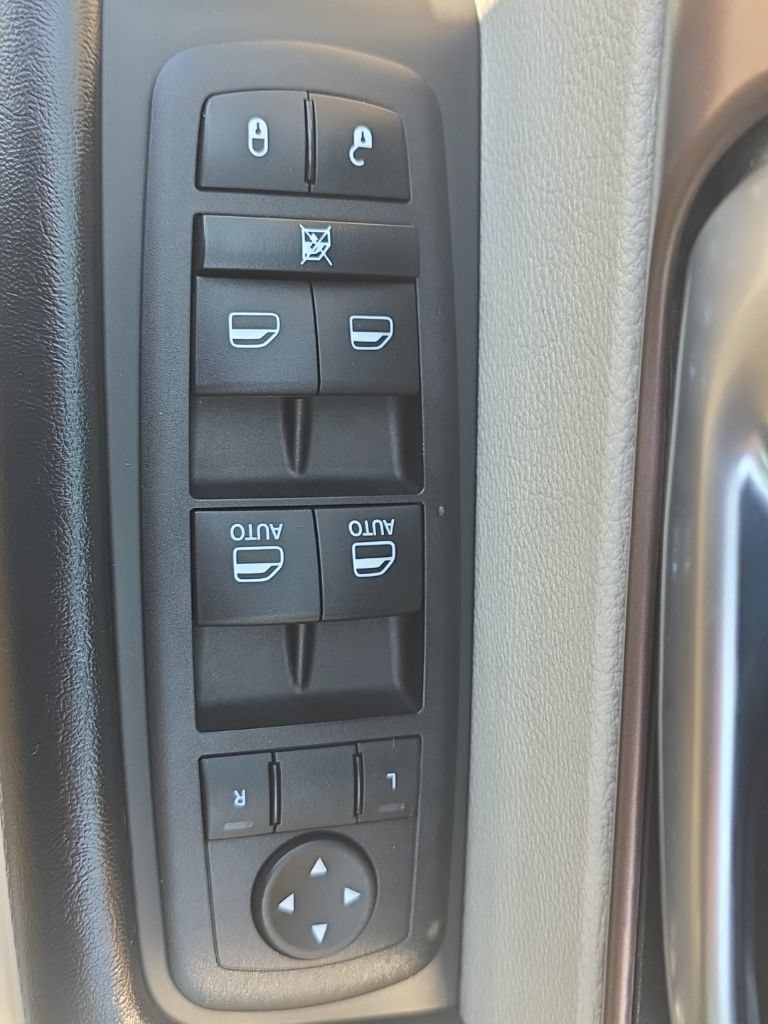 Used 2023 Chrysler Voyager LX FWD image 21