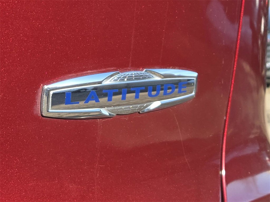 Used 2019 Jeep Cherokee Latitude w/ Popular Appearance Group image 7