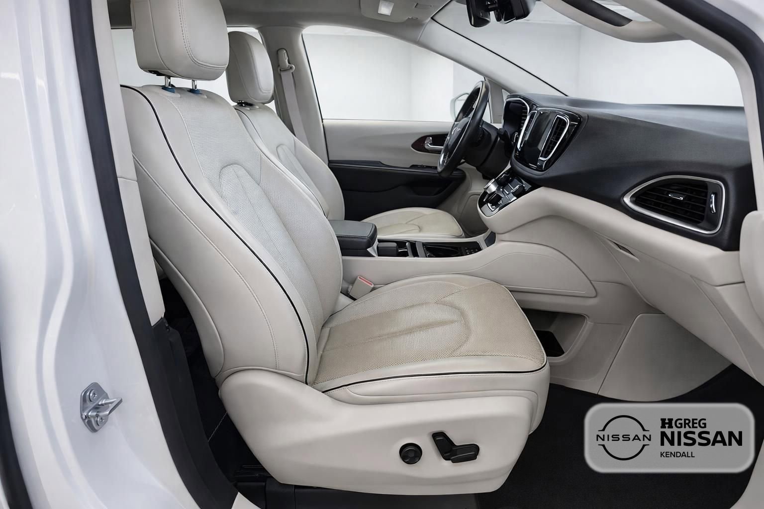 Used 2021 Chrysler Pacifica Limited w/ Premium & Safety Sphere Group image 16