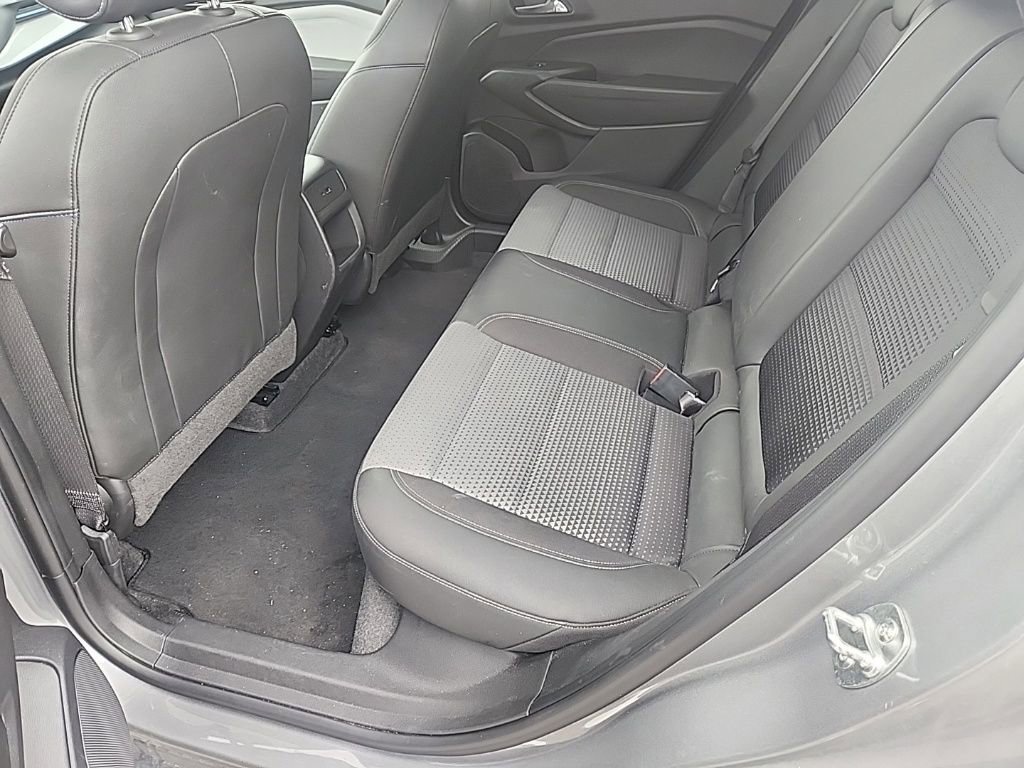 Used 2025 Chevrolet Trax LT FWD image 13