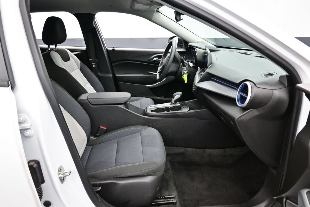 Used 2024 Chevrolet Trax LS FWD image 33