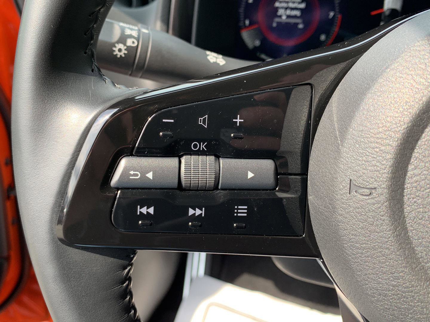 Certified 2024 Nissan Z Performance w/ Heritage Edition image 21